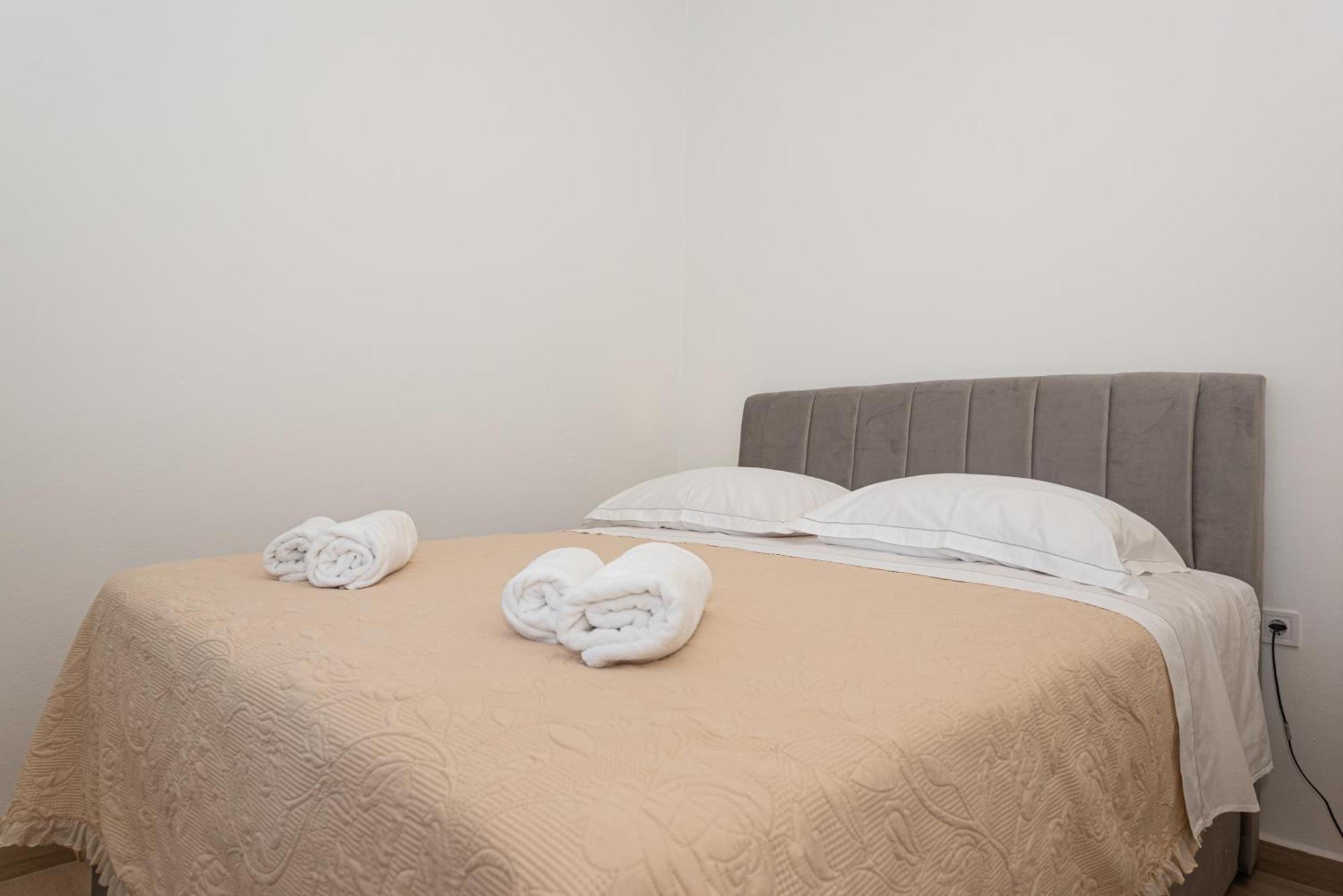 Apartments Lovric Vodice Exterior photo